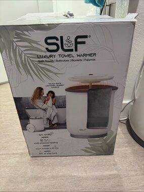 LF Luxury Towel Warmer in White and Gray